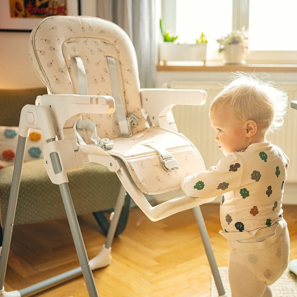 Petite&Mars Potah sedáku a podnos k dětské židličke Gusto Beige Dandelions 