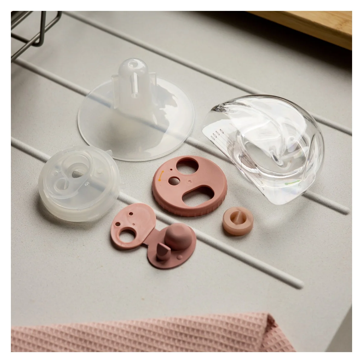 In-Bra Wearable Breast Pump - What's in the box 