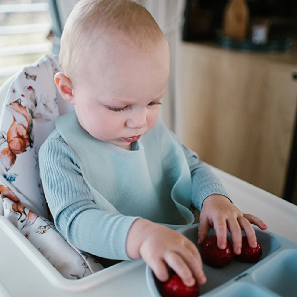 Babyono Silikonový ultratenký bryndák - modrý 