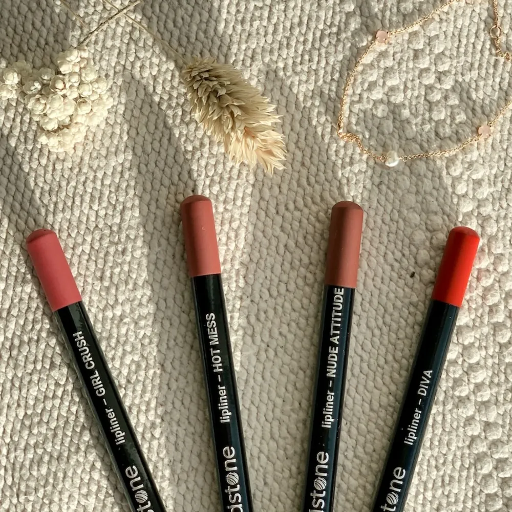 Sandstone Lipliner Nude Attitude tužka na rty 1,1 g