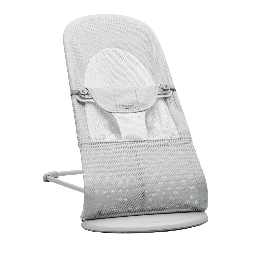 BabyBjörn Lehátko Balance Soft Silver White mesh, světlá konstrukce