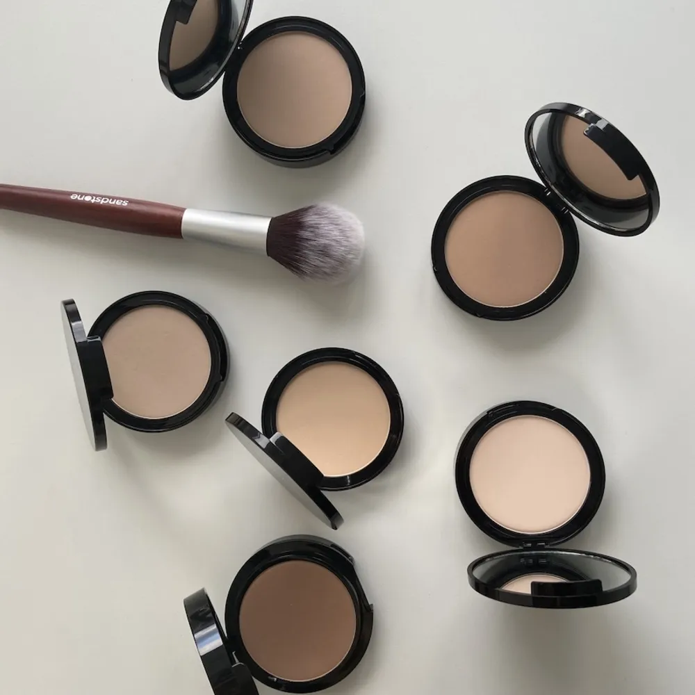 Sandstone Pressed Mineral Foundation odstín N5 minerální make-up 9 g