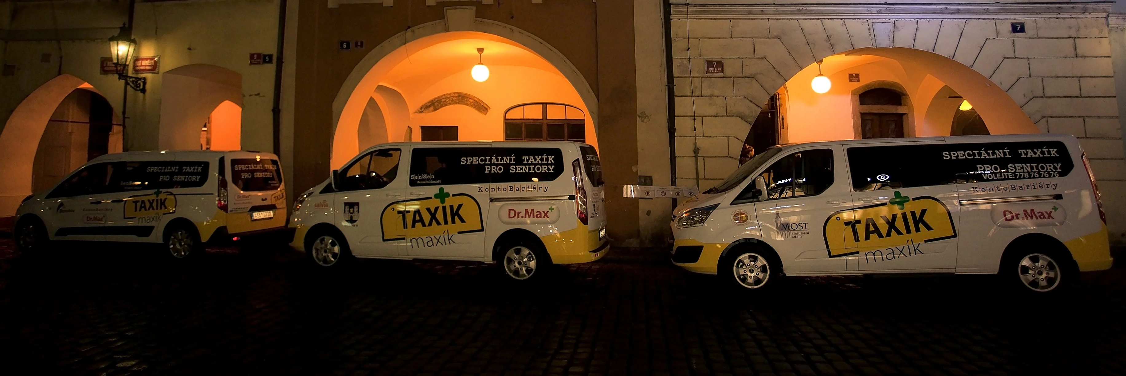 Ve třech dalších městech začalo sloužit speciální taxi pro seniory. Taxík Maxík už jezdí na osmi místech ČR