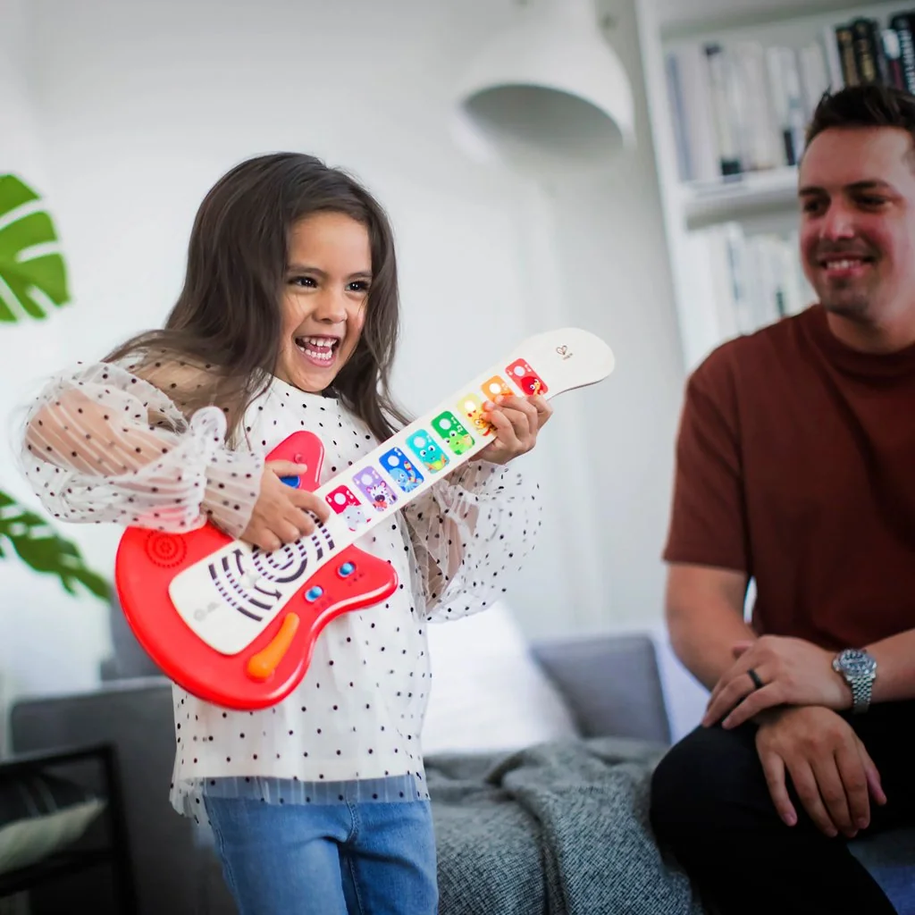 Baby Einstein Hračka hudební kytara Together in Tune Guitar™ Connected Magic Touch™ HAPE 6m+ 