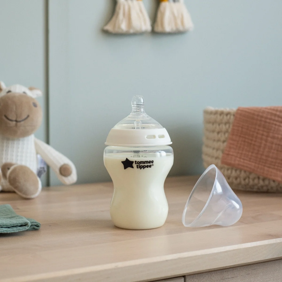 Tommee Tippee Natural Start Samosterilizační kojenecká lahev s Anti-Colic savičkou Pomalý průtok 0m+ 260 ml 2 ks