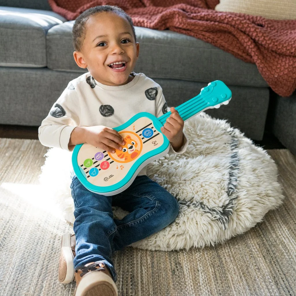 Baby Einstein Hračka hudební dřevěná ukulele Magic Touch HAPE 6m+ 