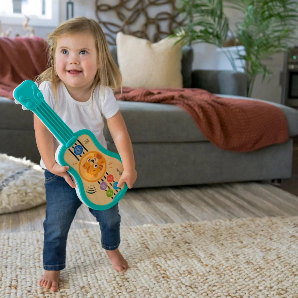 Baby Einstein Hračka hudební dřevěná ukulele Magic Touch HAPE 6m+ 