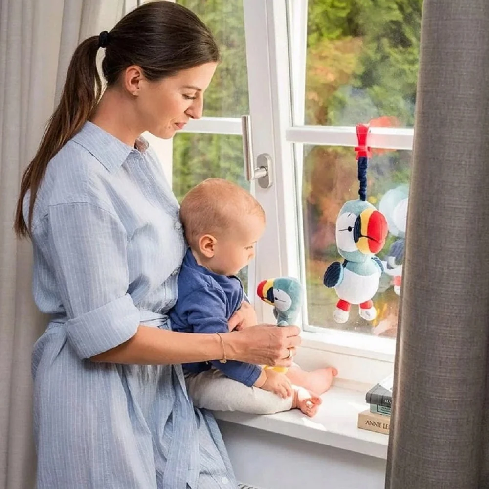 Babyono Edukační hračka s pískátkem a kousátkem Tukan 