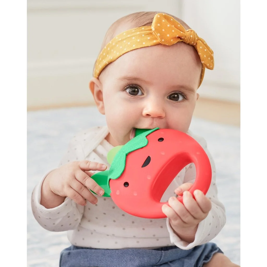 SKIP HOP Chrastítko Farmstand Berry Cute Band set 3 ks, 3m+ 