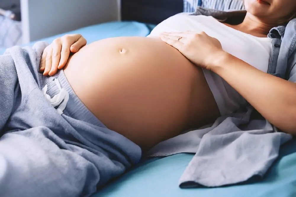 Syndrom karpálního tunelu, který se náhle objevil v těhotenství, obvykle po porodu odezní.