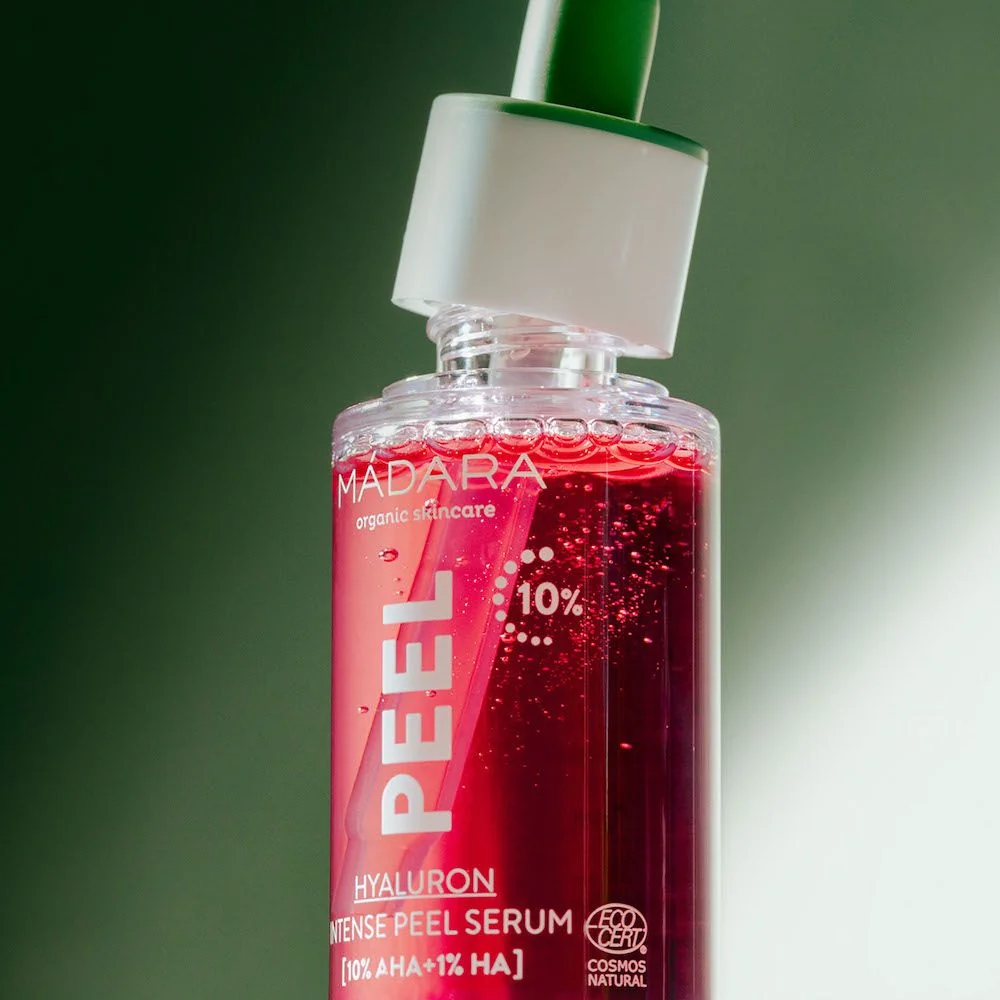 MÁDARA PEEL Hyaluronové intenzivní peelingové sérum s AHA kyselinami 30 ml